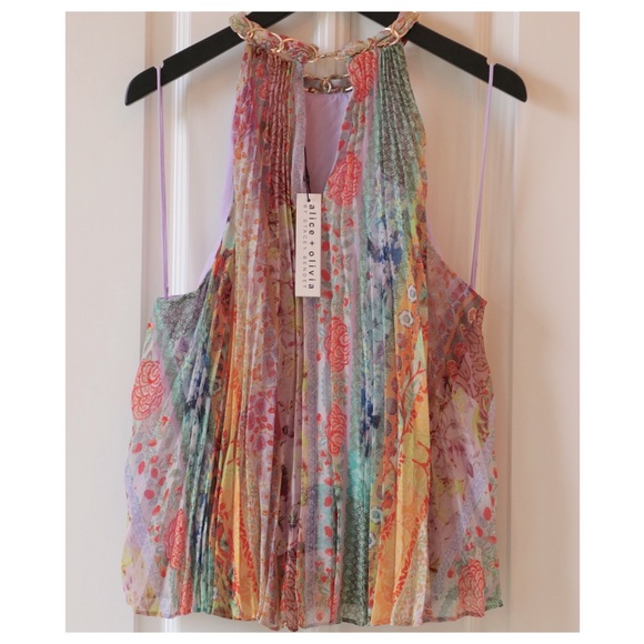 ALICE + OLIVIA Alycia Chain Neck Pleated Top - Picture 10 of 11